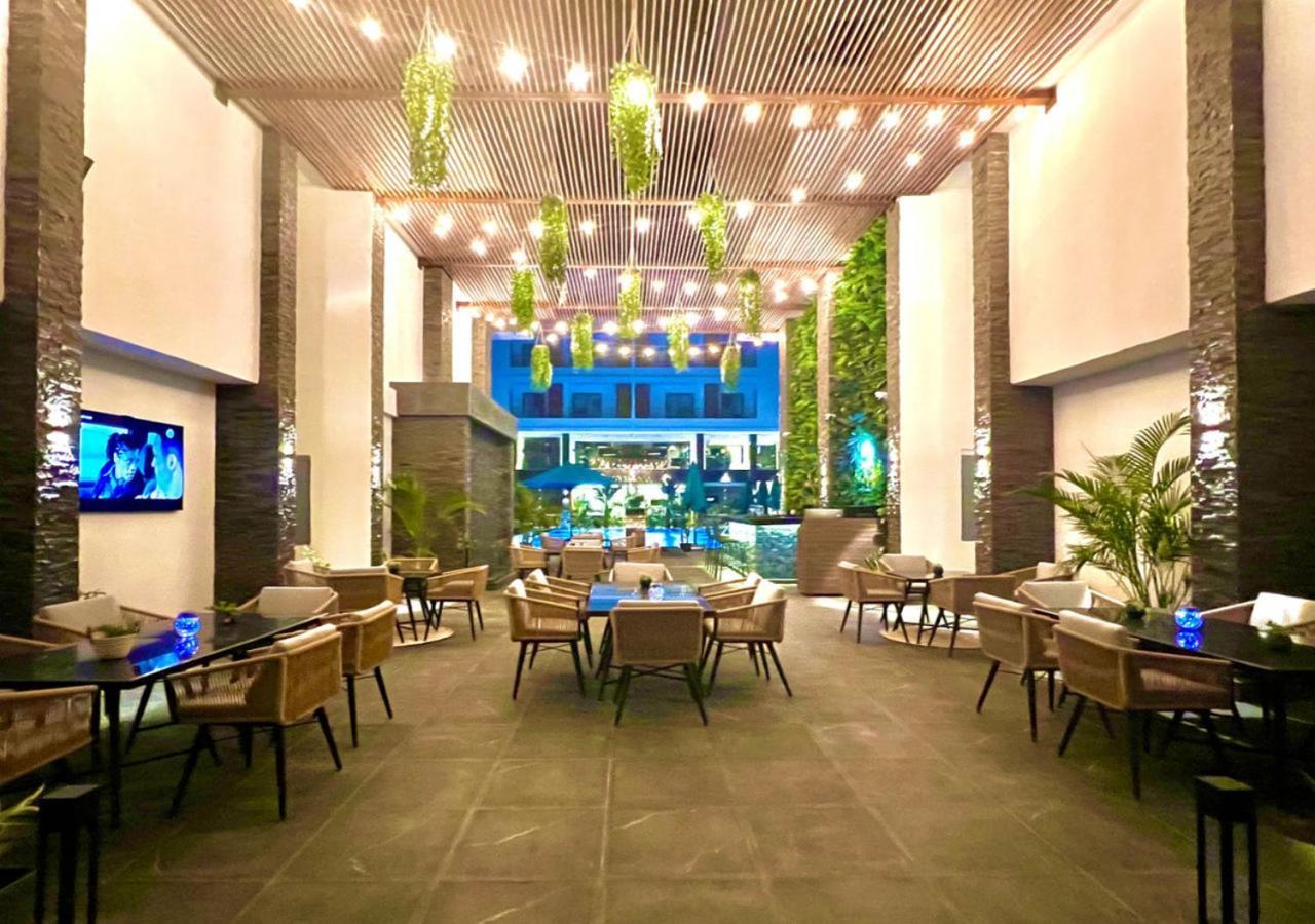 Sanctuary Sunlit Hurghada Haven With 4 Pools, Rooftop Sunsets & Gourmet Bites Steps Away Buitenkant foto