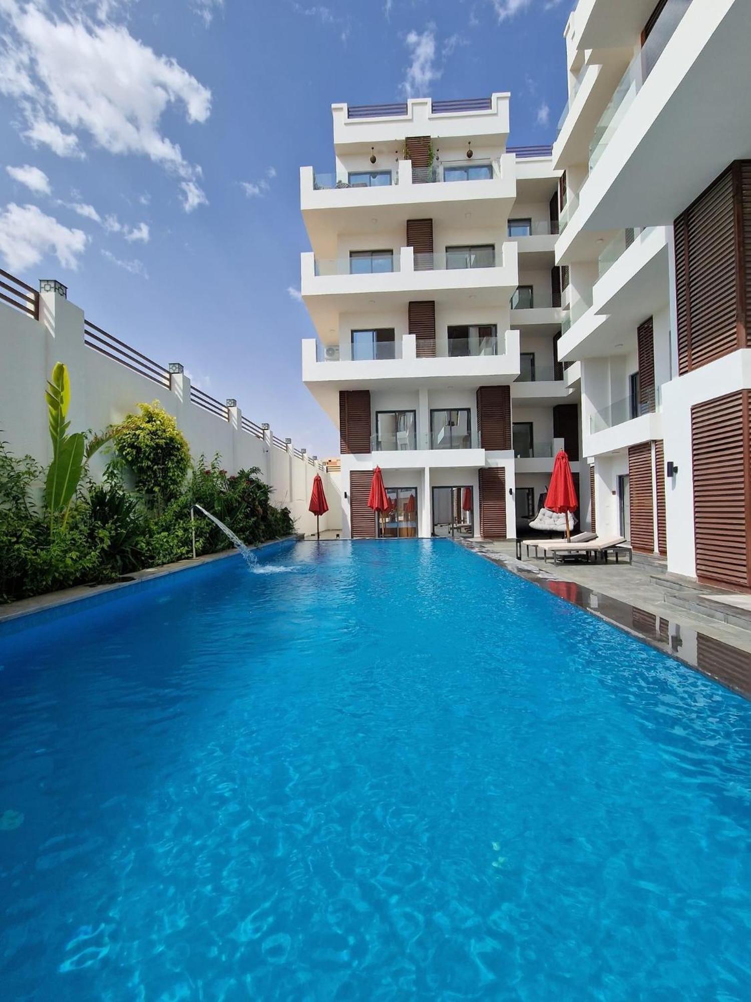 Sanctuary Sunlit Hurghada Haven With 4 Pools, Rooftop Sunsets & Gourmet Bites Steps Away Buitenkant foto